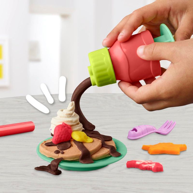 Juego de tortitas Play-Doh Kitchen Creations Flip 'n con 14 unidades