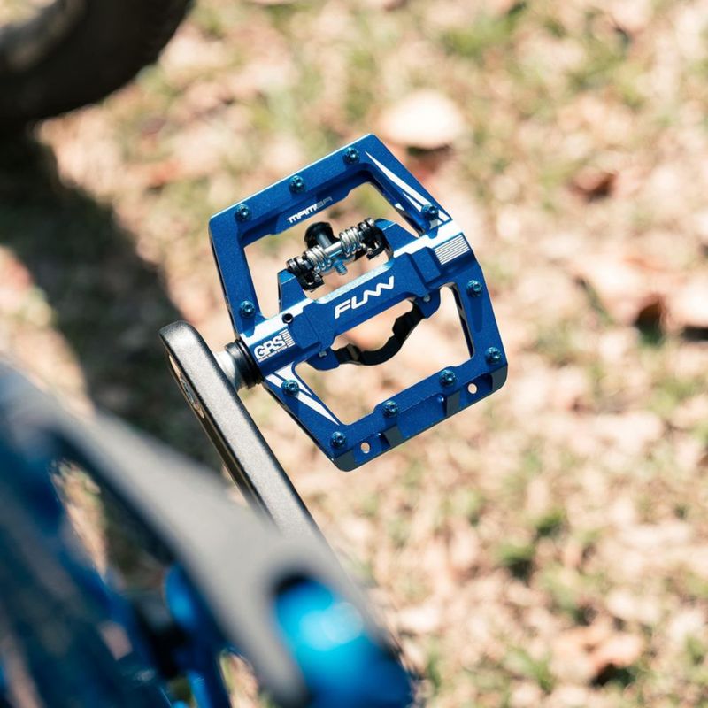 Pedal de bicicleta Funn Mamba S MTB SPD con calas negras