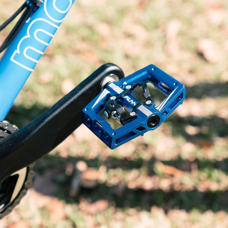 Pedal de bicicleta Funn Mamba S MTB SPD con calas negras