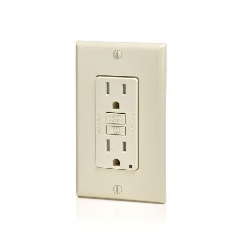 Enchufe eléctrico Leviton GFTR1-3T 15A Smart GFCI paquete de 3