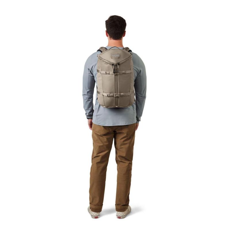 Mochila YETI Ranchero 27 L paquete utilitario para todo el día color marrón oscuro