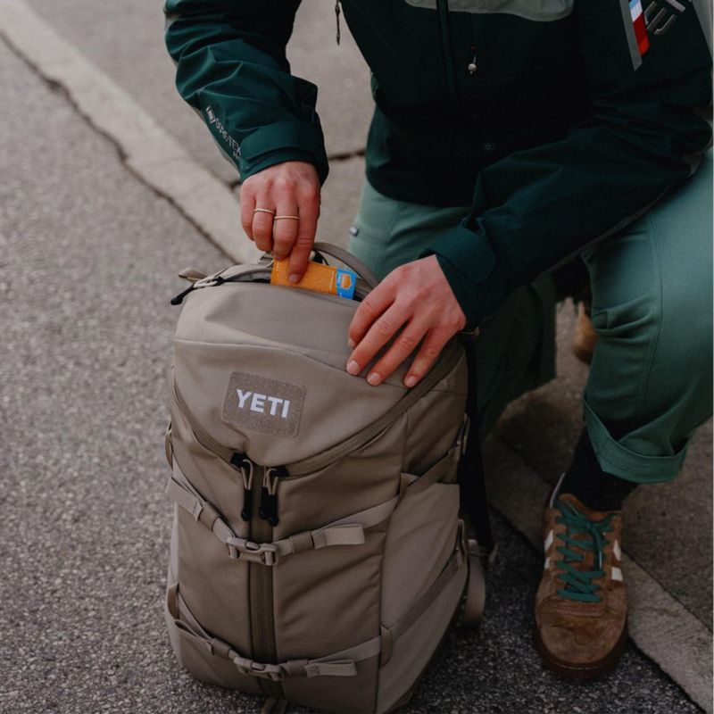 Mochila YETI Ranchero 27 L paquete utilitario para todo el día color marrón oscuro