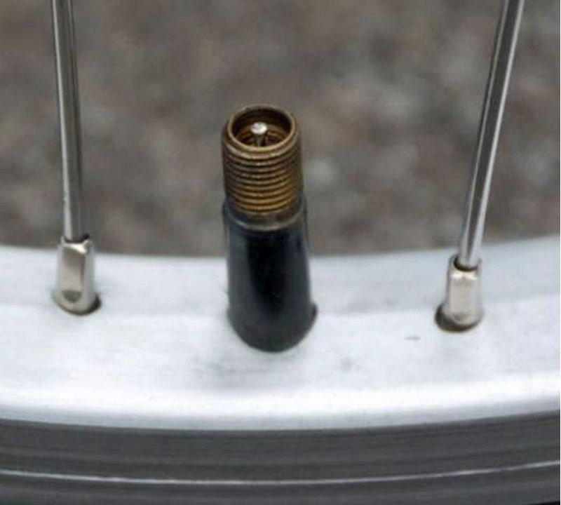 Timbre estándar con tubo interior para bicicleta 24 x 175-225 pulgadas