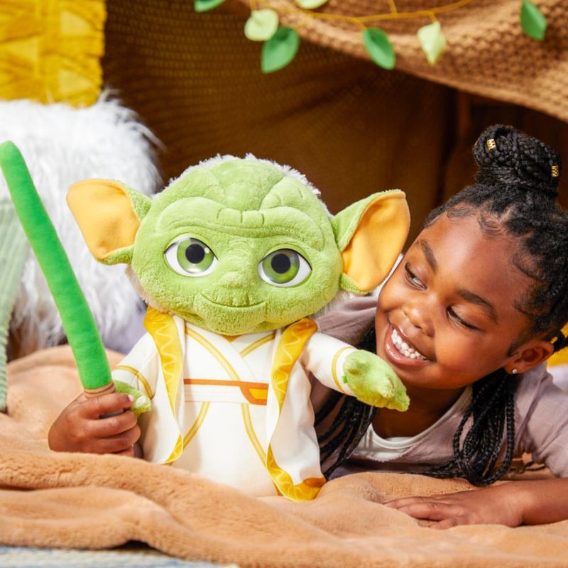Peluche Star Wars Master Yoda de 34 cm con bata Jedi para niños mayores de 3 años