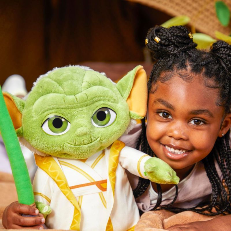 Peluche Star Wars Master Yoda de 34 cm con bata Jedi para niños mayores de 3 años