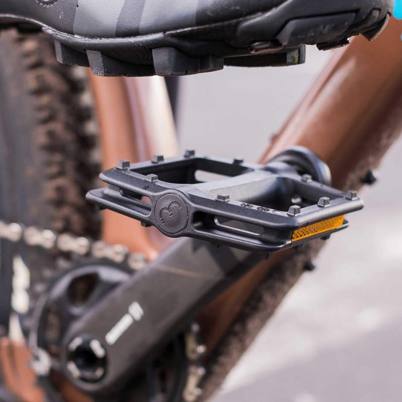 Pedal de bicicleta BBB TrailRide negro BPD-35 con reflectores
