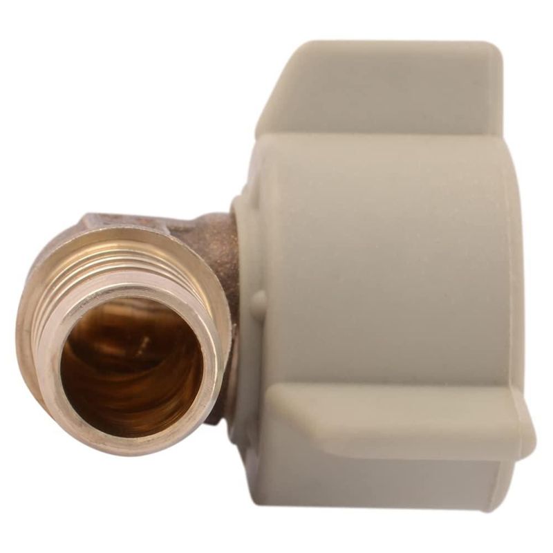 Codo SharkBite 1/2" NPSM de latón para PEX UC532LFA