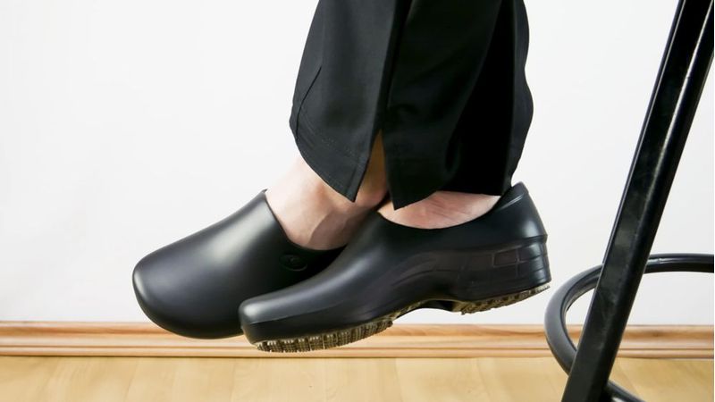 Zapatos de enfermería Sticky talla 7.5 impermeables antideslizantes color negro
