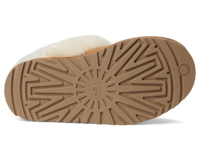 Pantufla UGG Kids K Disquette color Castaña talla 2