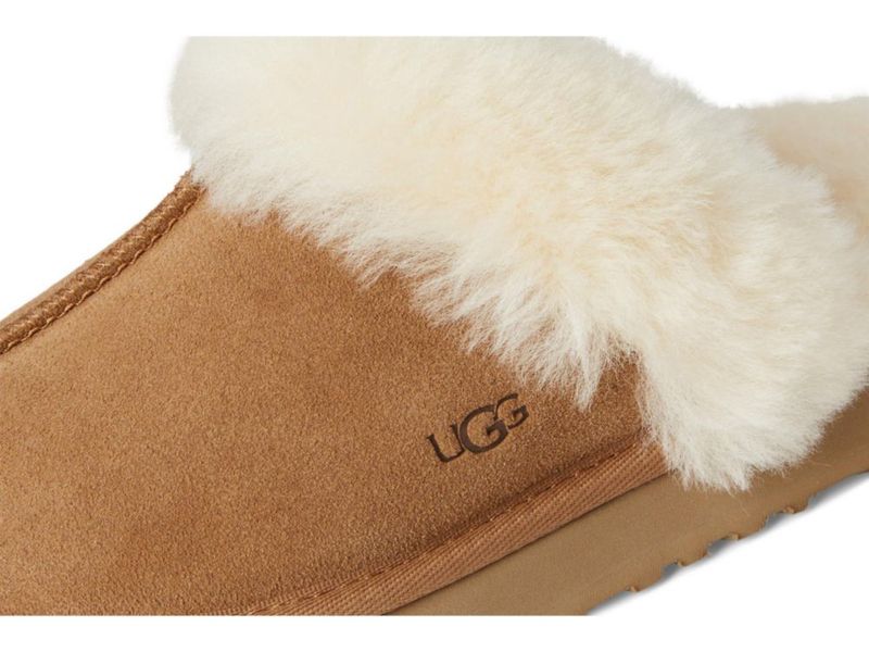 Pantufla UGG Kids K Disquette color Castaña talla 2