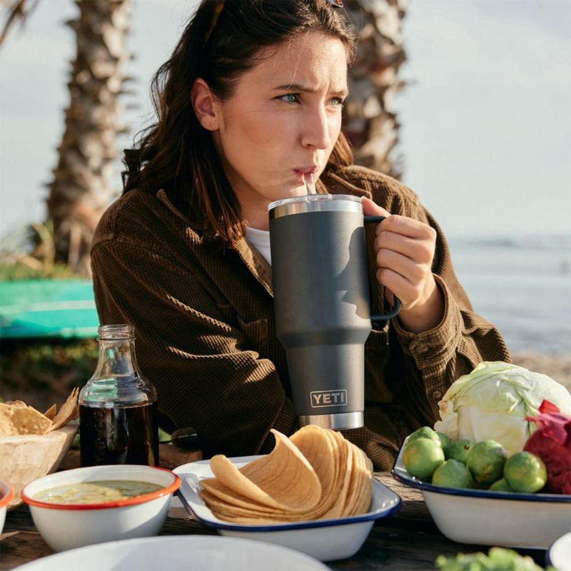 Taza YETI Rambler de 125 L con tapa de pajita de acero con aislamiento al vacío
