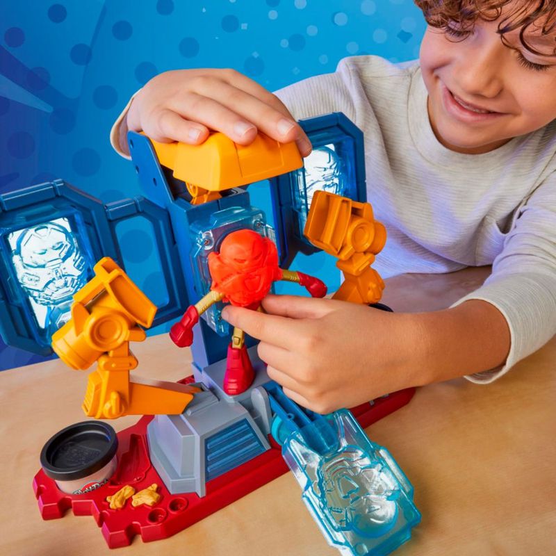 Playset Play-Doh Marvel Iron Man Armor Maker Lab con luces