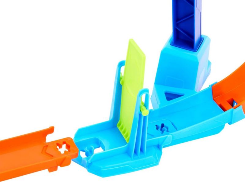 Pista de autos de juguete Hot Wheels con loop en espiral y auto