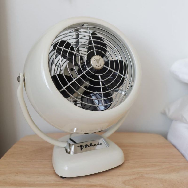 Circulador de aire Fan Vornado VFAN vintage retro metálico blanco