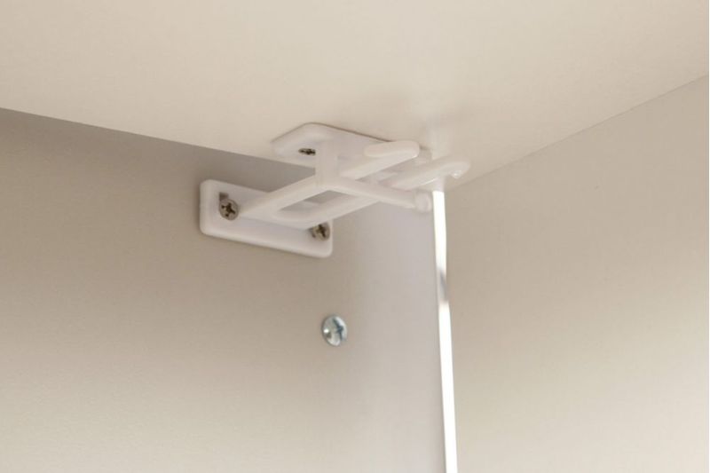 Paquete de 2 cierres Dreambaby con dos clavijas color blanco