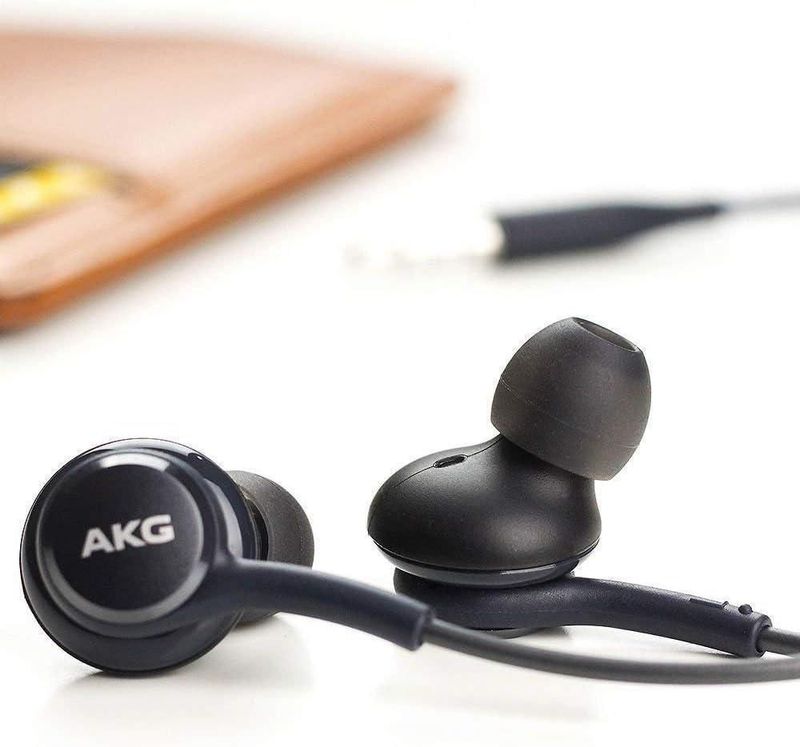 Auriculares Samsung AKG estéreo de 35 mm con micrófono color negro