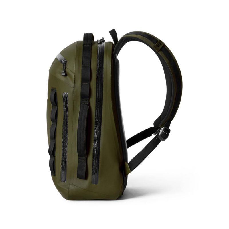 Mochila YETI Cayo 25 L resistente a la intemperie durante todo el día color oliva