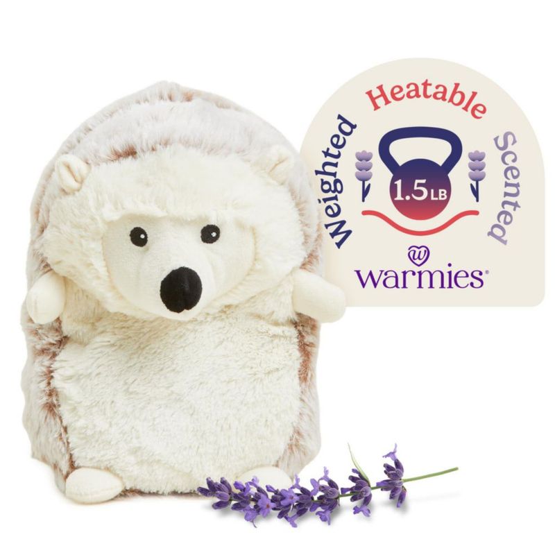 Este animal de peluche calienta erizos para microondas y pesa