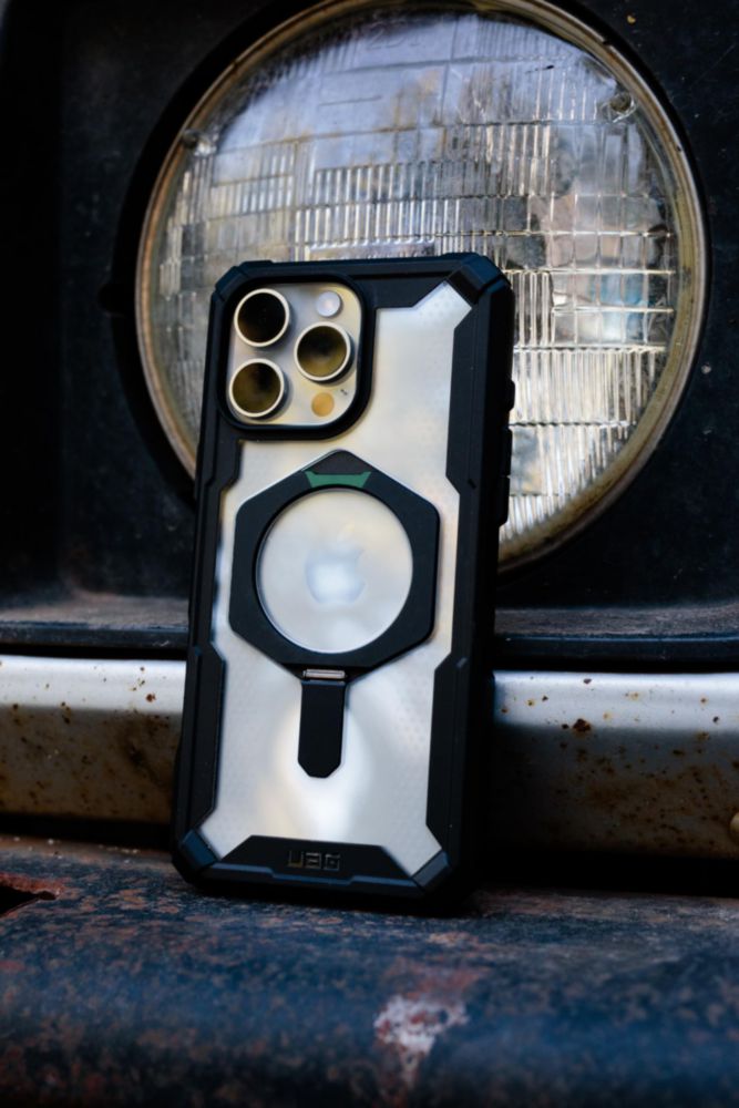 Funda URBAN ARMOR GEAR Plasma XTE Black/Ice para iPhone 16