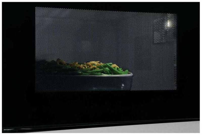 Microondas empotrable Frigidaire de 16 pies cúbicos 21" negro con sensor