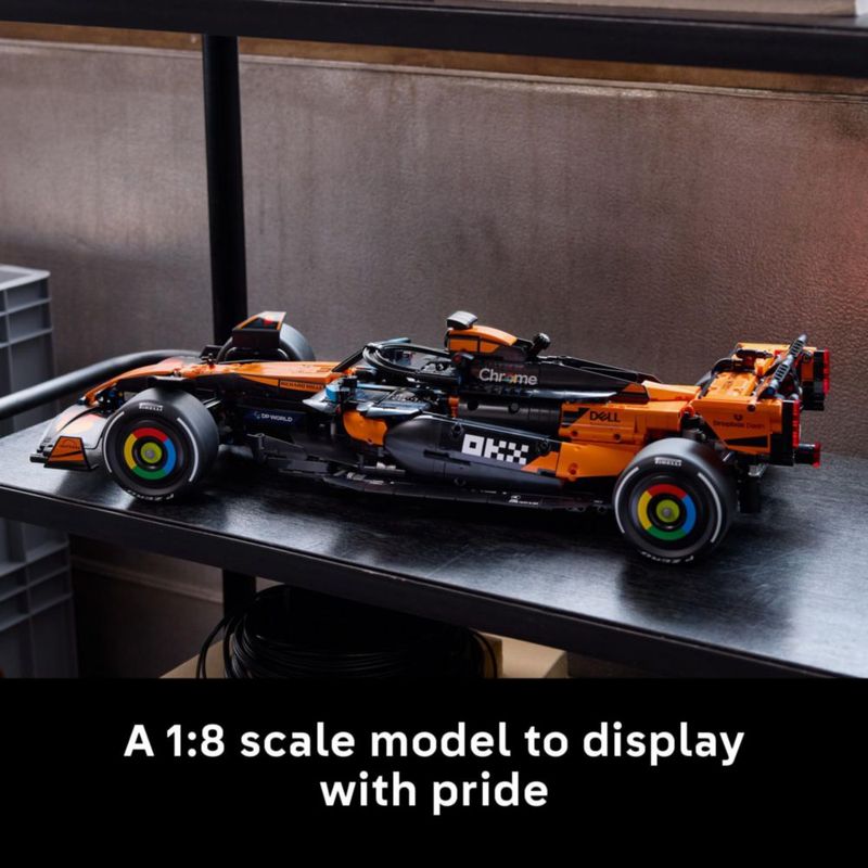 Modelo de auto LEGO Technic McLaren MCL39 de F1 a escala 1:8
