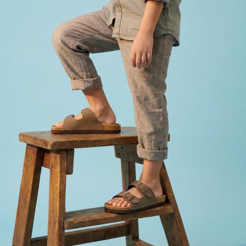 Sandalias CUSHIONAIRE Lane para Niños Marrón Talla 4
