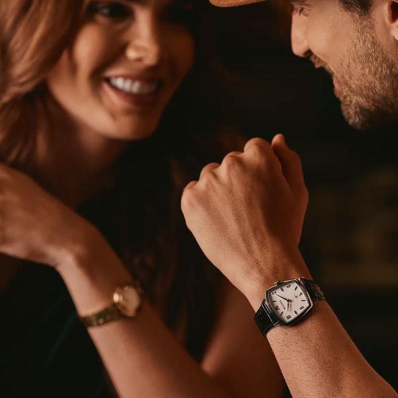 Reloj Bulova 96A337 con esfera blanca y correa de cuero negro de 35 mm