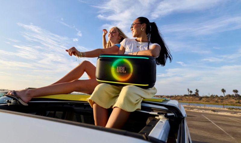 Parlante portátil inalámbrico JBL PartyBox On-The-Go 2 con micrófono
