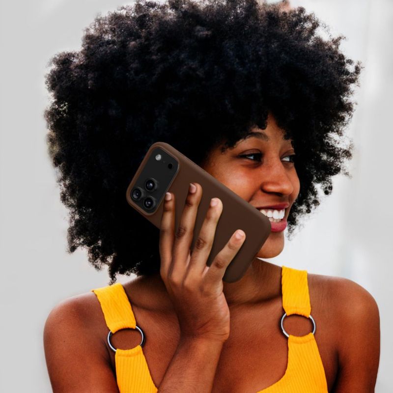 Funda kwmobile para iPhone 18/17 Pro Max – Chocolate