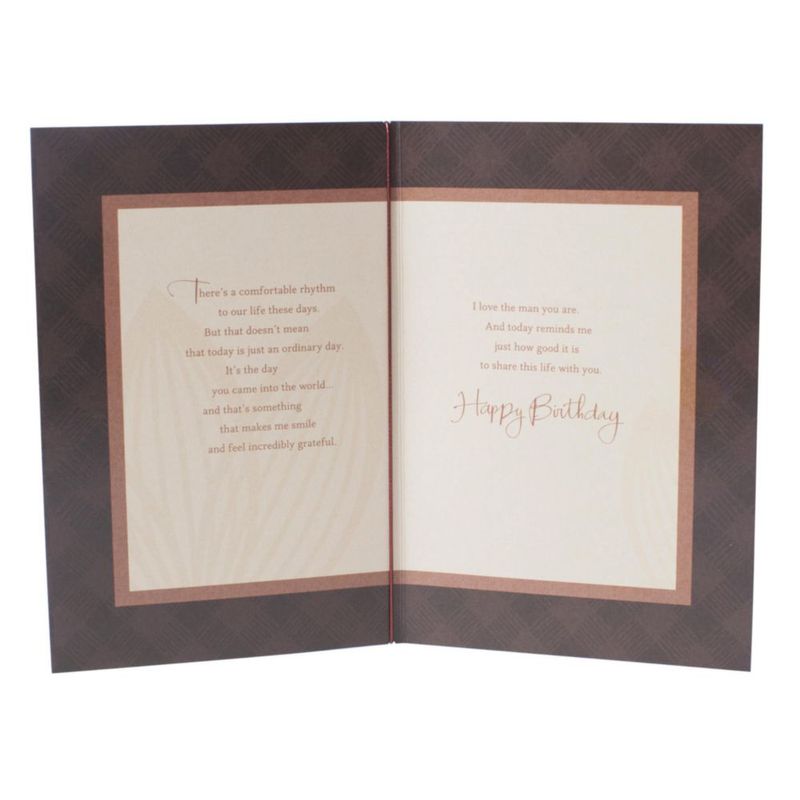Tarjeta de cumpleaños Hallmark 14 cm a cuadros con flor