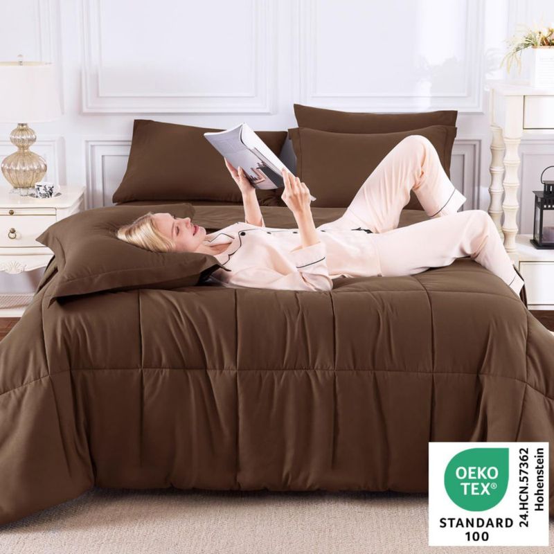 Juego de Edredón CozyLux Queen 7 Piezas Marrón