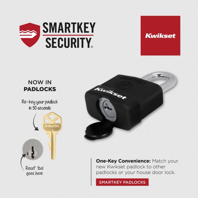 Candado Kwikset SmartKey Reconfigurable de acero laminado con cubierta resistente a la intemperie