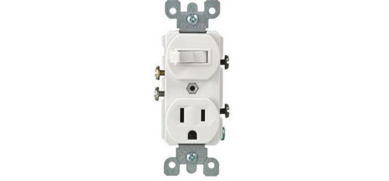 Toma eléctrica Leviton R62-T5225-0WS de 15 amperios blanca