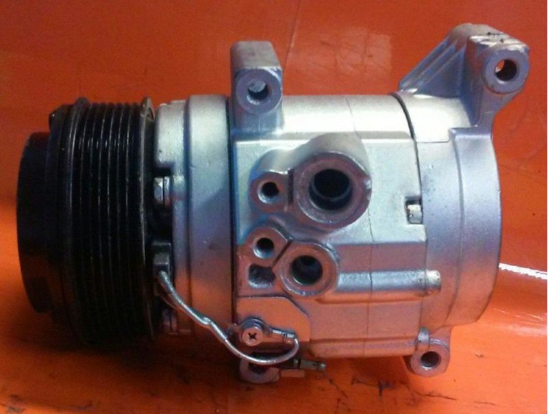 Compresor de aire acondicionado UAC CO 10835C gris
