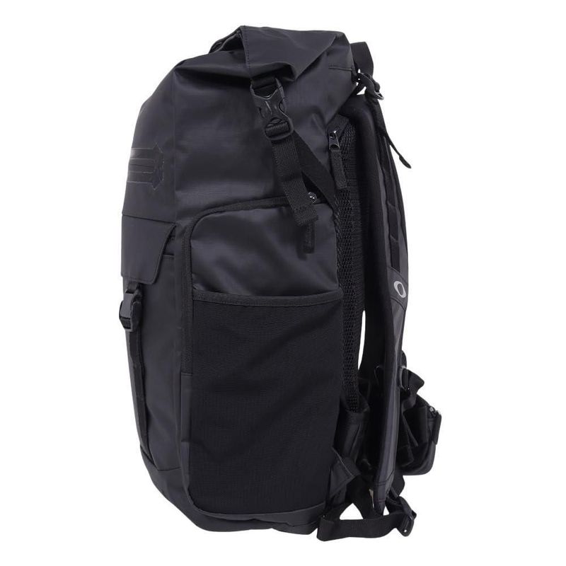 Mochila Oakley Road Trip Terrain 25L Reciclada