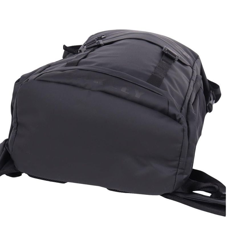 Mochila Oakley Road Trip Terrain 25L Reciclada