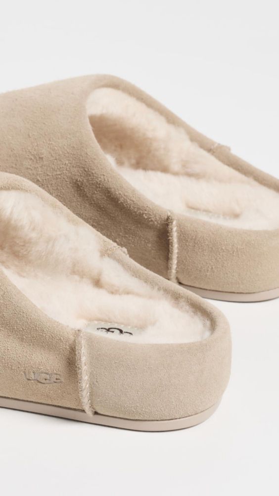 Pantufla UGG Elea Sand 10 de gamuza impermeable