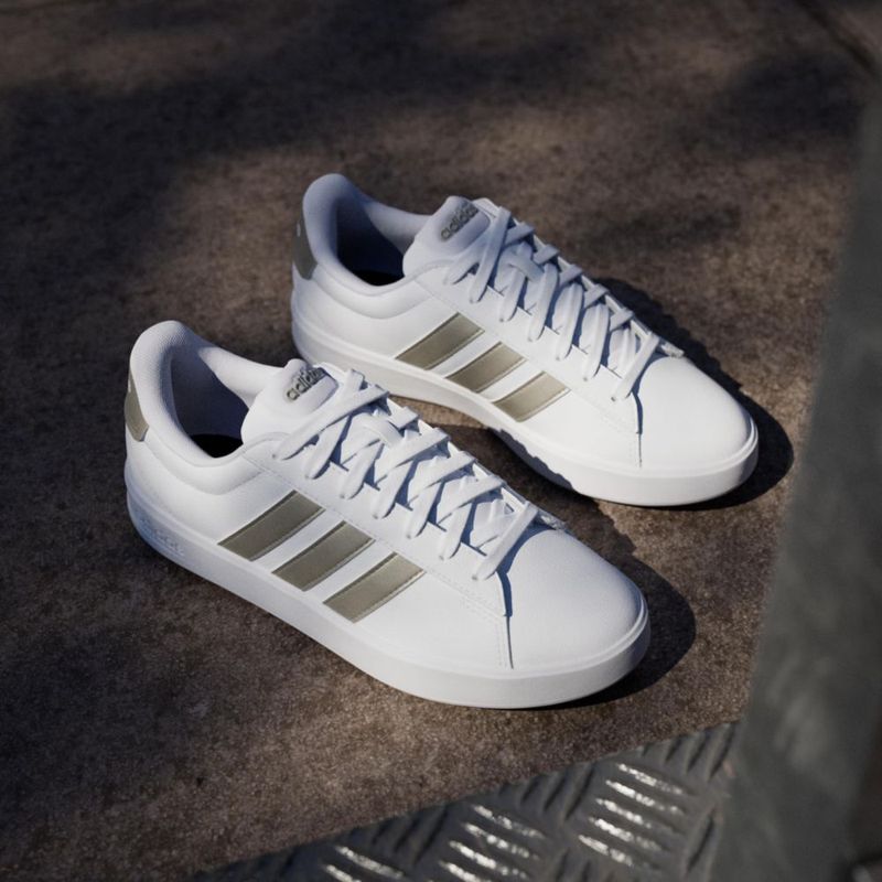Zapatillas adidas Grand Court 3.0 Blanco/Metálico Cibernético Talla 10
