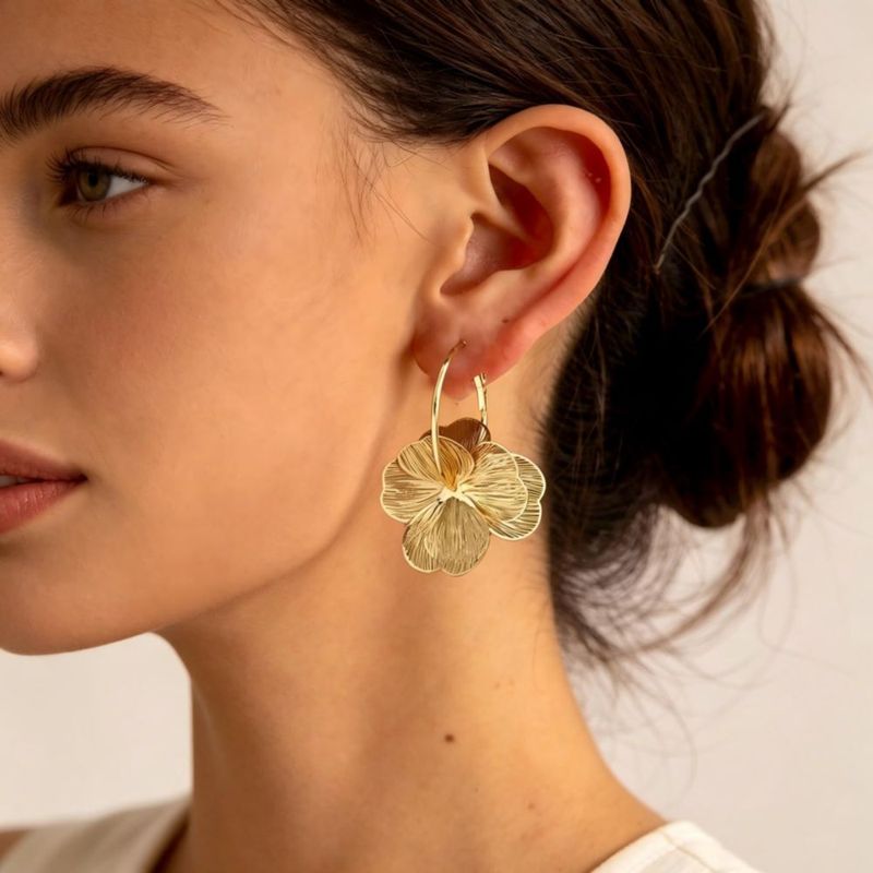 Pendientes Qitequan de Flor Dorada Colgantes Ligeros