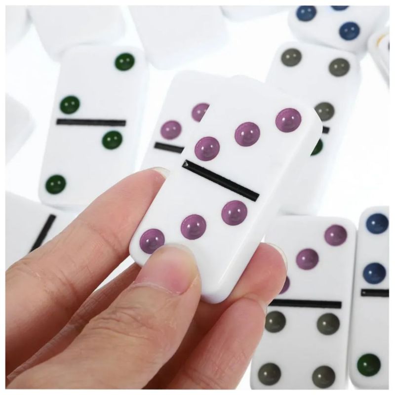 Dominó Con 56 Fichas Y Estuche De Plástico. Juego De Mesa Multicolor