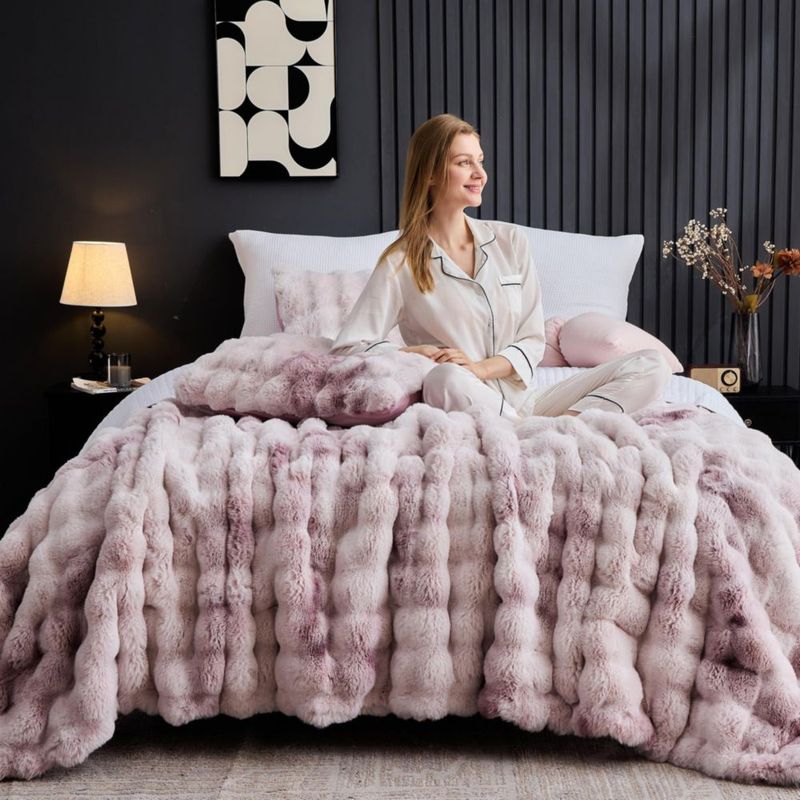 Conjunto de Edredón Queen Wonderful con Tie‑Dye y Peluche – 3 Piezas