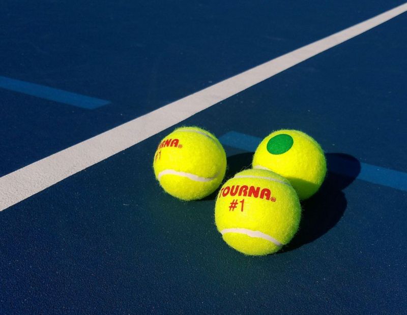 Pelotas de tenis Tourna Green Dot aprobadas por la USTA - paquete de 12