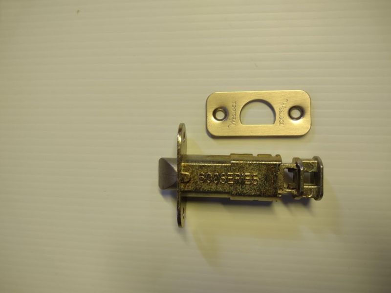 Pestillo de resorte Weslock Serie 600 en níquel satinado