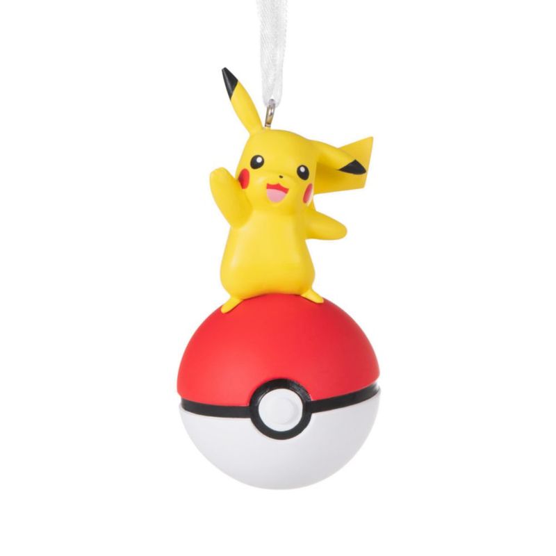 Adorno Hallmark Pikachu sobre Poké Ball 4 × 8 × 4 cm