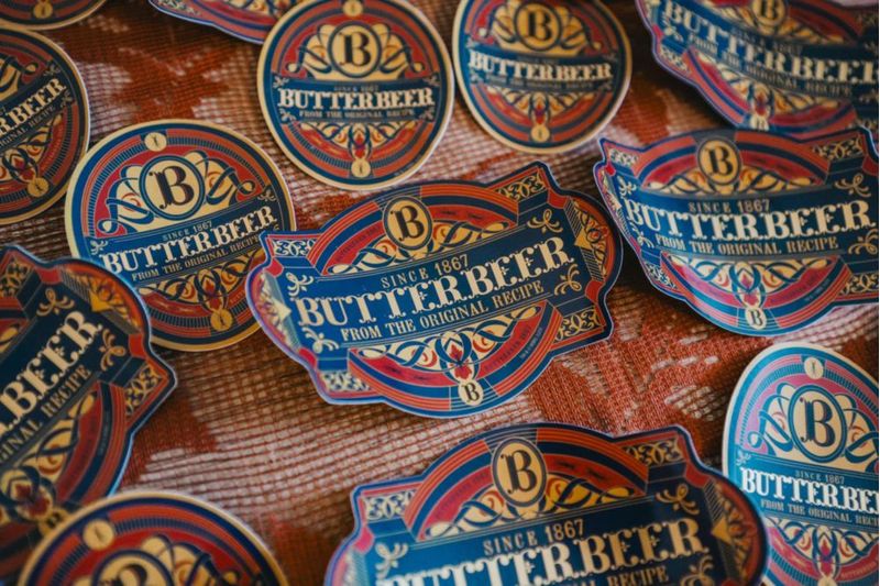 Pack de 40 pegatinas CALCOMANÍA Butterbeer de CON*QUEST