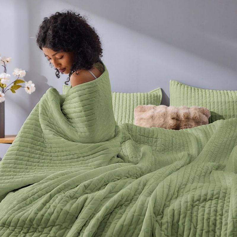 Juego de colcha de terciopelo Wonderful King 269 cm color Salvia con 2 fundas de almohada