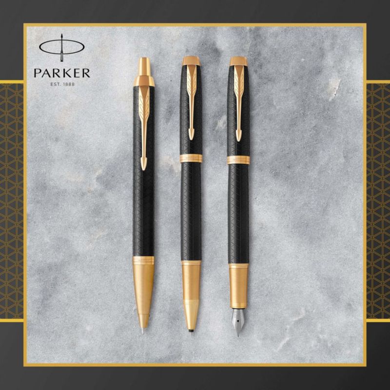 Pluma estilográfica Parker IM negra de punta fina con tinta azul