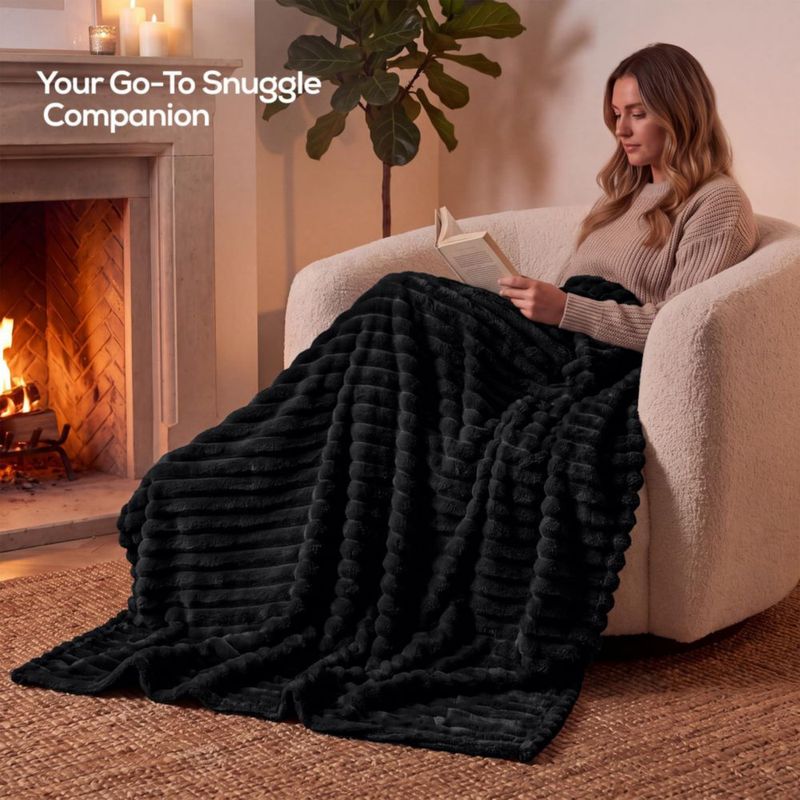Manta Utopia Bedding 127x152 cm Negra de Forro Polar