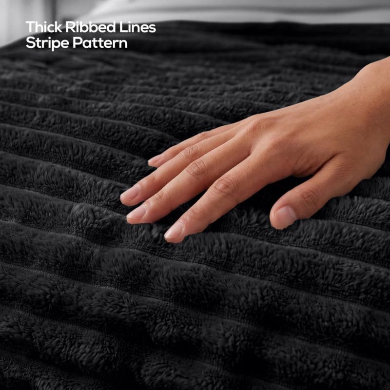Manta Utopia Bedding 127x152 cm Negra de Forro Polar