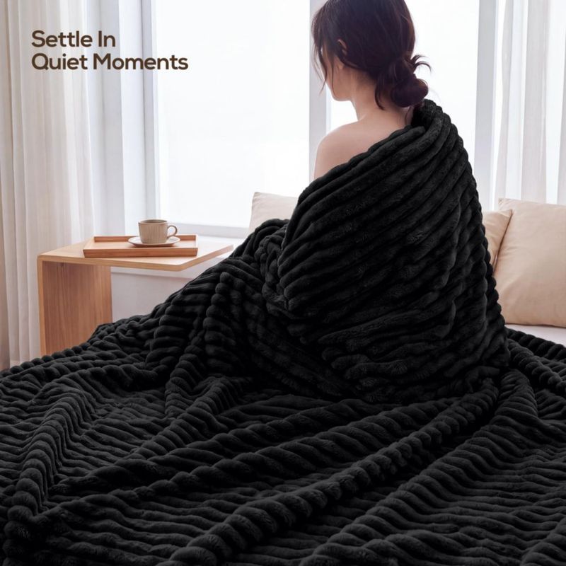 Manta Utopia Bedding 127x152 cm Negra de Forro Polar
